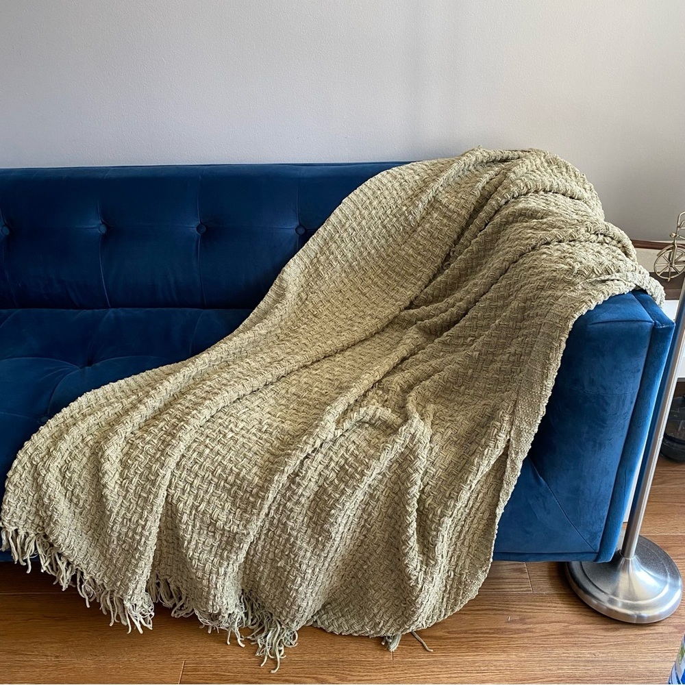 FABSTYLES Green Knit Patterned Fringed Throw Blanket